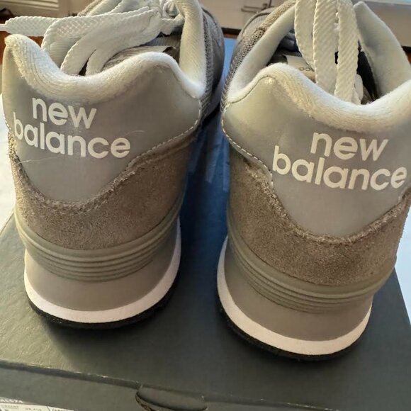 New Balance Classics 574 Core Men's Shoes Grey/White : 8 D-Medium, Suede/Textile - Picture 5 of 8